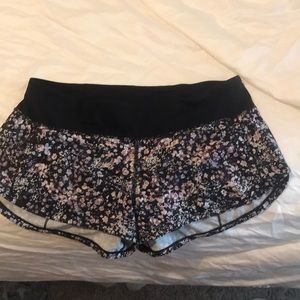 Lululemon hottie hot shorts 2.5